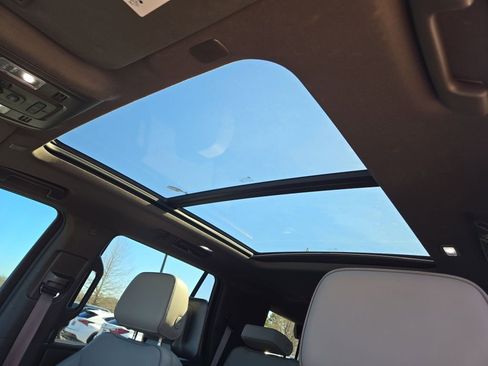 Used 2021 GMC Yukon SLT w/ SLT Luxury Plus Package image 22