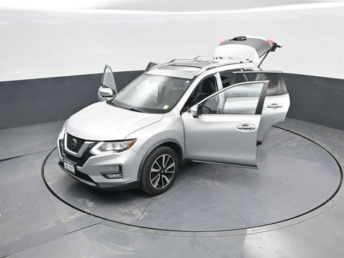 Used 2018 Nissan Rogue SL w/ Premium Package image 46