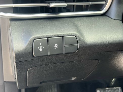 Certified 2025 Hyundai Elantra SEL image 27