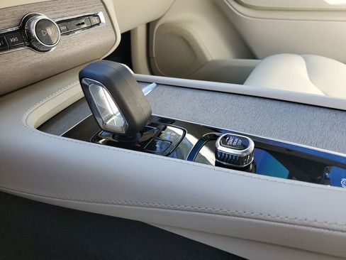 Certified 2025 Volvo XC90 T8 Plus w/ Protection Package Premier image 33