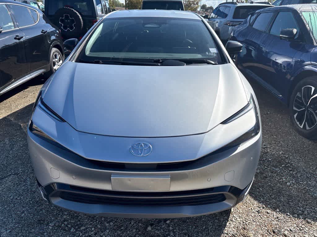 Used 2023 Toyota Prius XLE FWD image 2