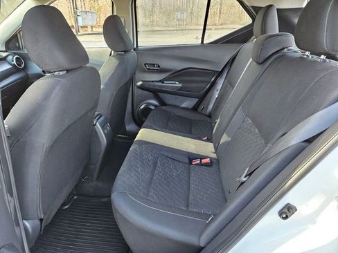 Used 2023 Nissan Kicks SV image 9