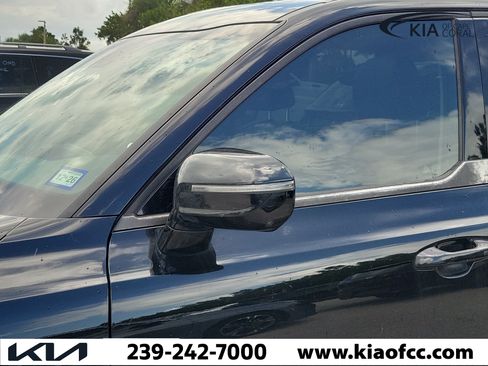 Used 2022 Kia Telluride SX w/ Nightfall Edition Package AWD/4WD image 6