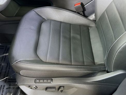 Used 2025 Volkswagen Atlas SEL image 12