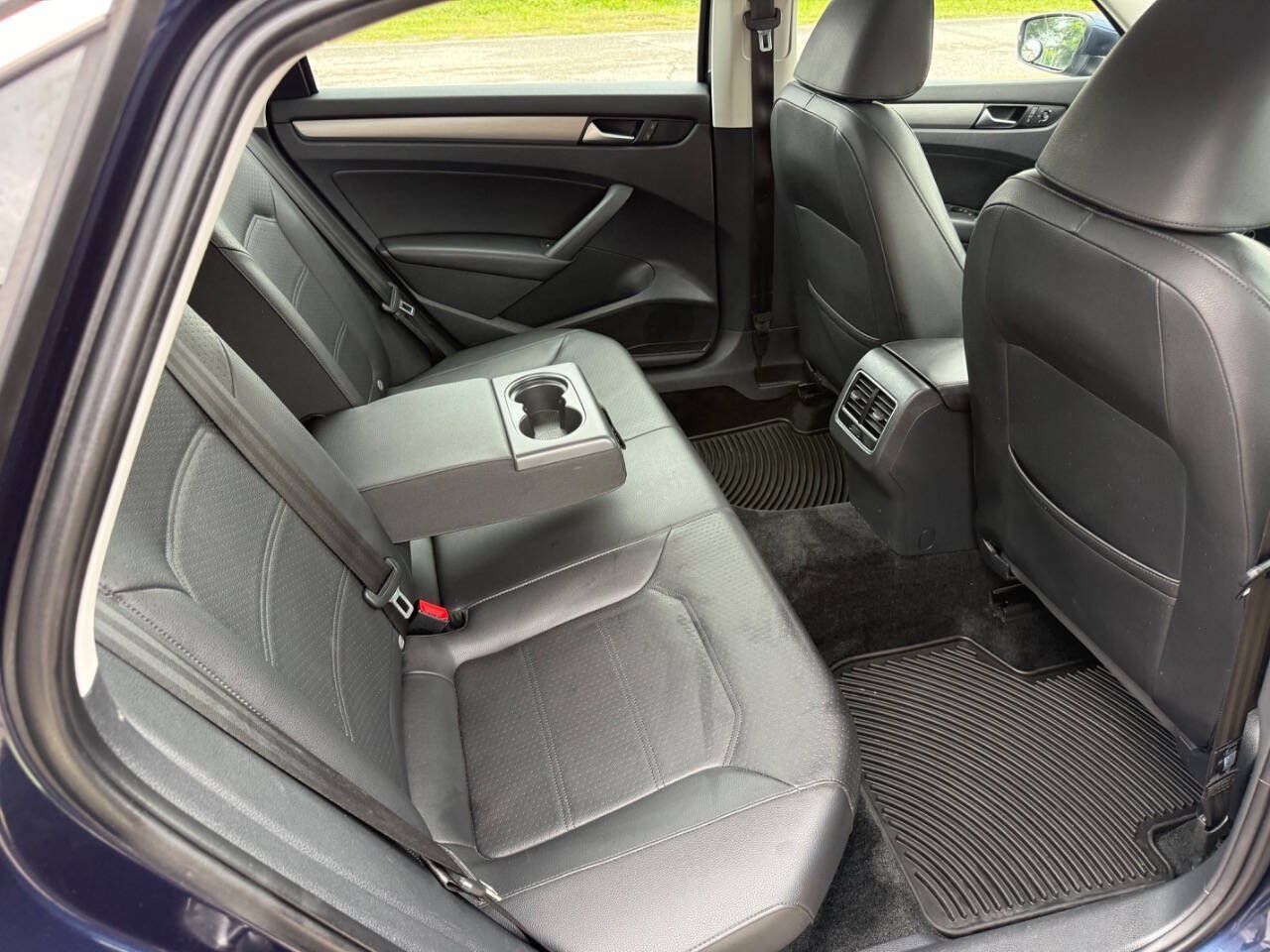 Used 2015 Volkswagen Passat TDI SE FWD image 22