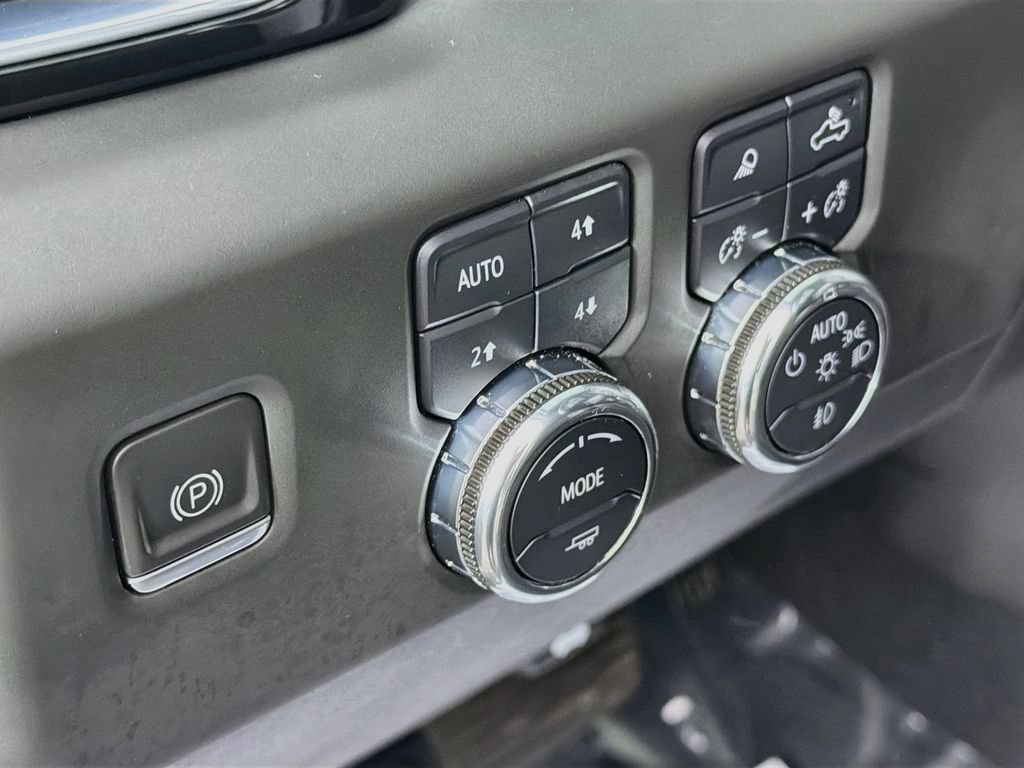 Used 2023 GMC Sierra 1500 Denali w/ Technology Package AWD/4WD image 10
