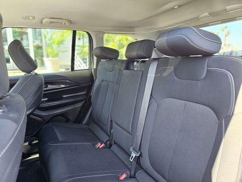 Used 2023 Jeep Grand Cherokee Laredo image 23