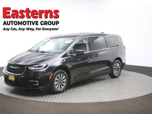 Used 2023 Chrysler Pacifica Touring-L image 53