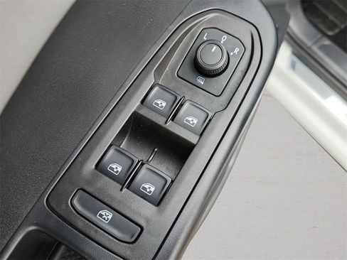 Used 2024 Volkswagen Taos SE w/ Panoramic Sunroof Package image 15