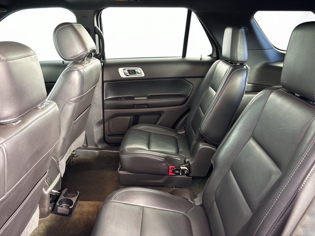 Used 2015 Ford Explorer XLT w/ Equipment Group 202A FWD image 25