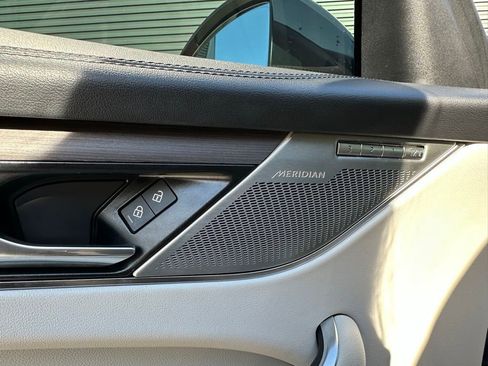 Used 2023 Jaguar F-PACE S image 19