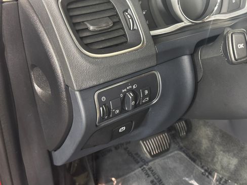 Used 2018 Volvo V60 T5 Dynamic w/ Vision Package image 33