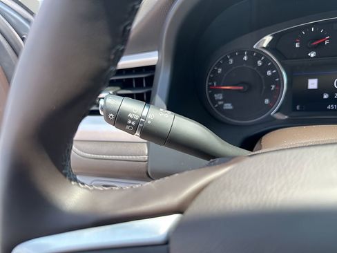 Used 2023 GMC Acadia SLT w/ Preferred Package image 33