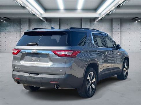 Used 2020 Chevrolet Traverse LT w/ LT Premium Package image 5
