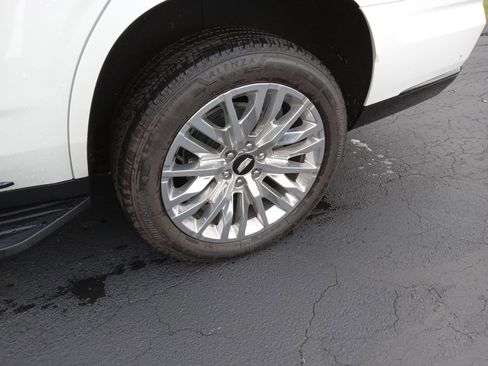 Used 2025 Cadillac Escalade Sport w/ LPO, ONYX Package image 6