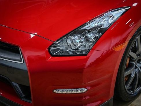 Used 2014 Nissan GT-R Premium image 4