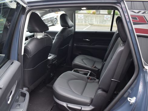 Used 2024 Toyota Grand Highlander AWD image 20