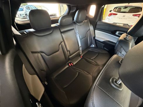 Used 2025 Jeep Compass Limited image 33