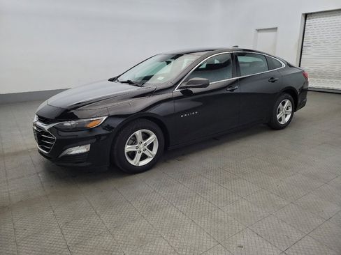 Used 2023 Chevrolet Malibu LS image 2