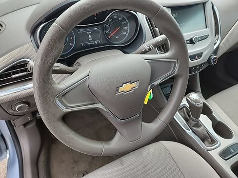 Used 2018 Chevrolet Cruze LS FWD image 9