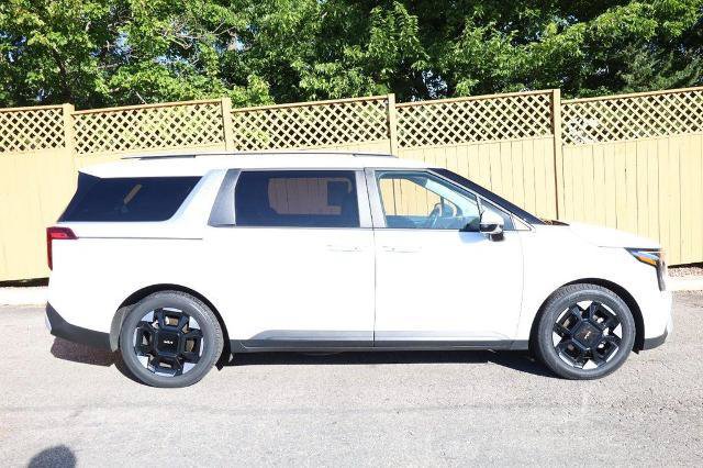 Used 2025 Kia Carnival EX FWD image 5