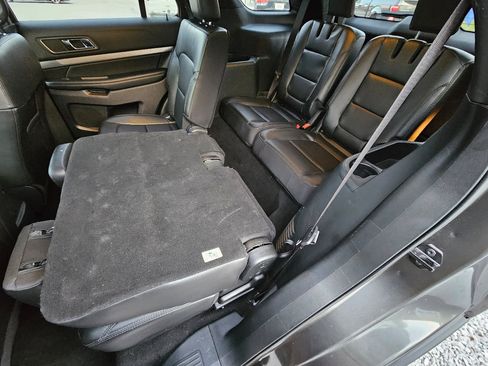 Used 2018 Ford Explorer XLT w/ Equipment Group 202A image 19
