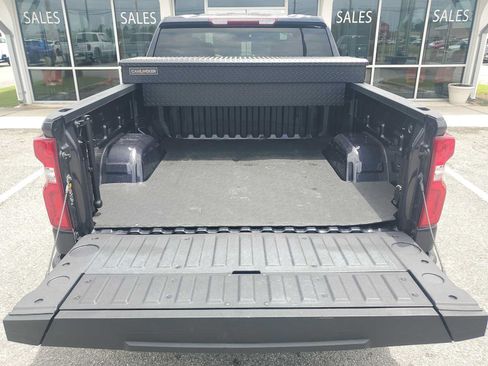 Used 2024 Chevrolet Silverado 1500 LTZ w/ Z71 Off-Road Package AWD/4WD image 5