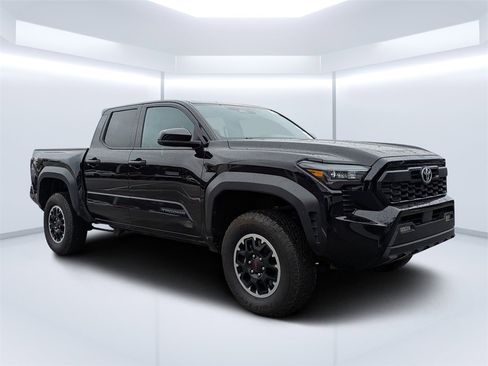 Used 2025 Toyota Tacoma TRD Off-Road image 1