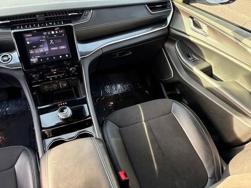 Used 2022 Jeep Grand Cherokee Altitude image 21