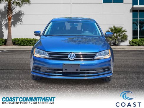 Used 2016 Volkswagen Jetta SE FWD image 2