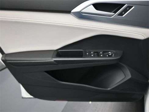 New 2025 Volkswagen Taos SE image 13