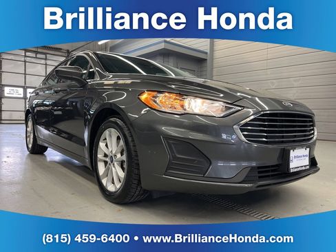 Used 2020 Ford Fusion SE image 1