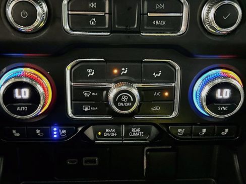 Used 2023 GMC Yukon XL AT4 w/ AT4 Premium Package AWD/4WD image 14