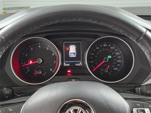 Used 2018 Volkswagen Tiguan SE w/ Panoramic Sunroof Package image 34