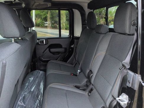Used 2025 Jeep Gladiator Sport AWD/4WD image 13