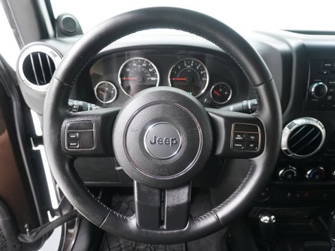 Used 2013 Jeep Wrangler Unlimited Sahara AWD/4WD image 19