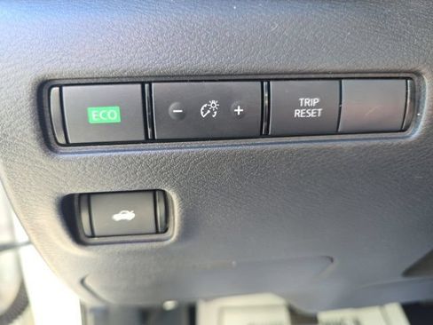 Used 2024 Nissan Sentra SV FWD image 19