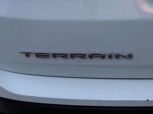 Used 2024 GMC Terrain SLE image 18