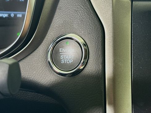 Used 2020 Ford Fusion SE FWD image 21