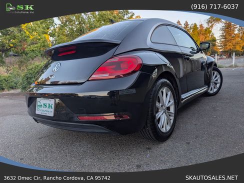 Used 2018 Volkswagen Beetle 2.0T S w/ Style & Comfort Package For S FWD image 8