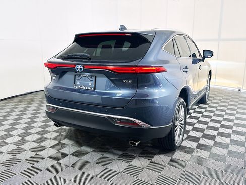 Used 2023 Toyota Venza XLE AWD/4WD image 3