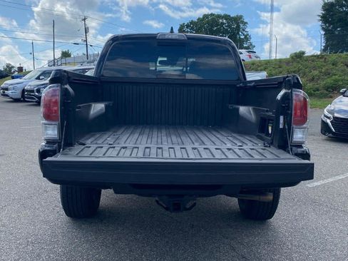 Used 2020 Toyota Tacoma TRD Sport w/ Technology Package image 5
