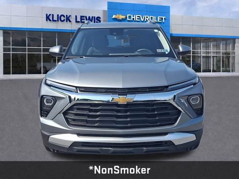 Used 2024 Chevrolet TrailBlazer LT FWD image 2