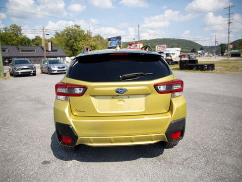 Used 2022 Subaru Crosstrek 2.0i Premium image 4