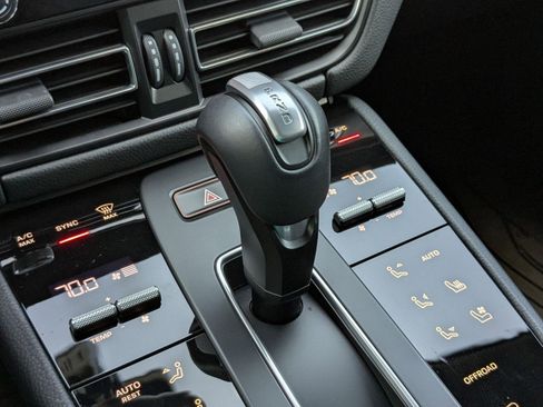 Used 2025 Porsche Macan image 19