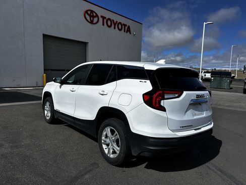 Used 2024 GMC Terrain SLE AWD/4WD image 3