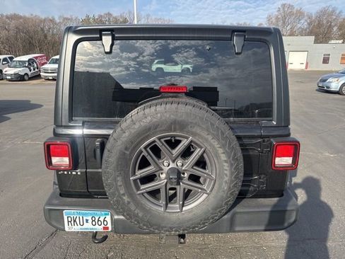 Used 2024 Jeep Wrangler Sport S image 8