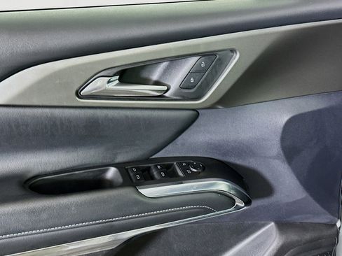 Used 2025 Chevrolet Traverse LT image 15