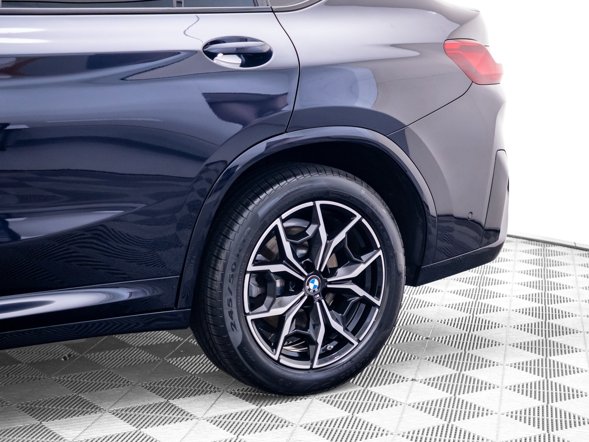 Used 2025 BMW X4 xDrive30i AWD/4WD image 36
