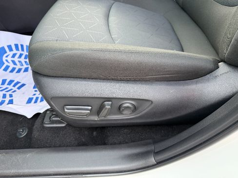 Used 2025 Toyota RAV4 XLE FWD image 32